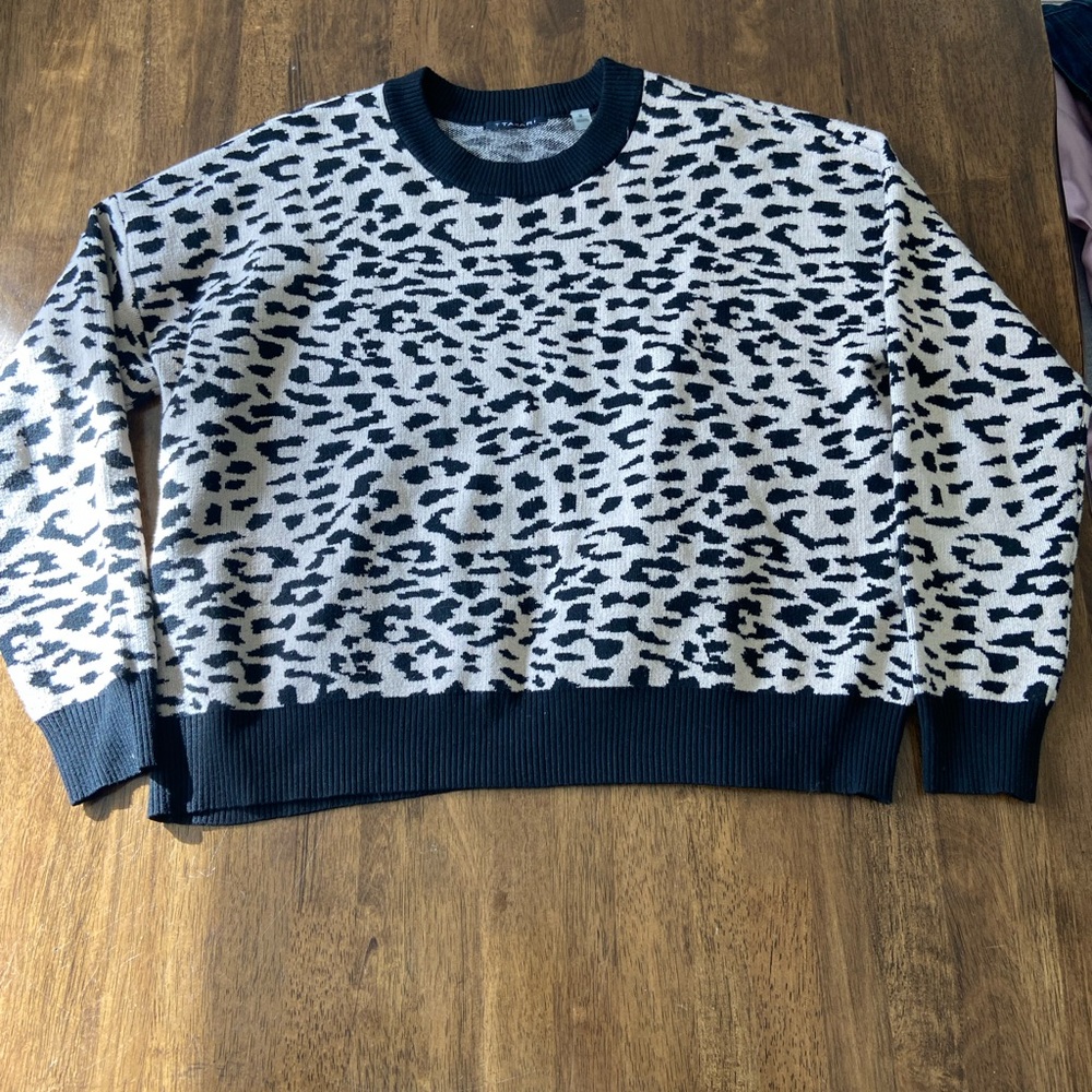 Tahari crew neck animal print sweater